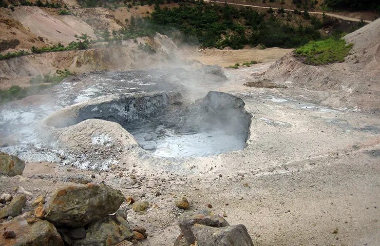 Tsukahara Onsen Crater Spring